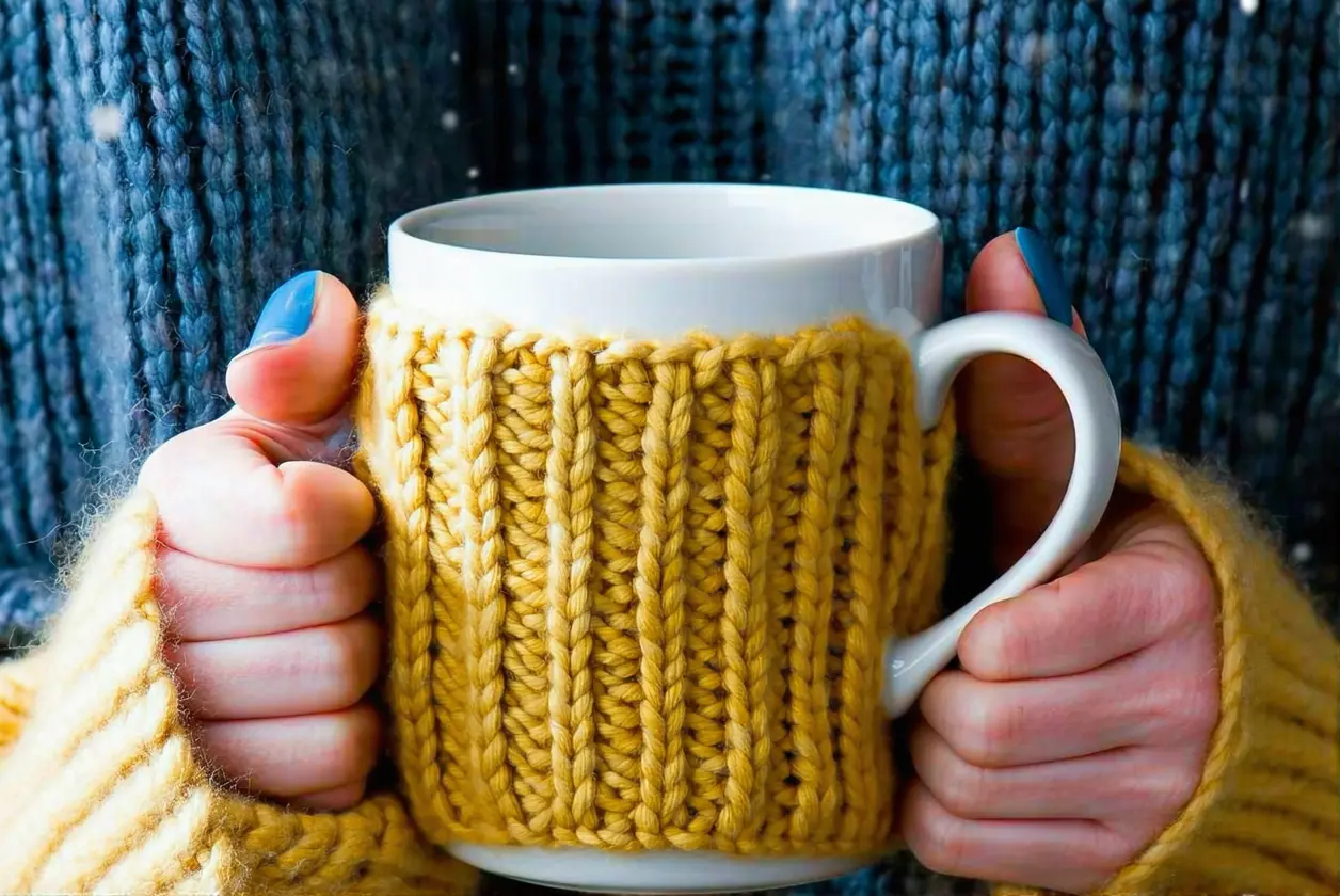 Tricoter un manchon à tasse pour l’hiver